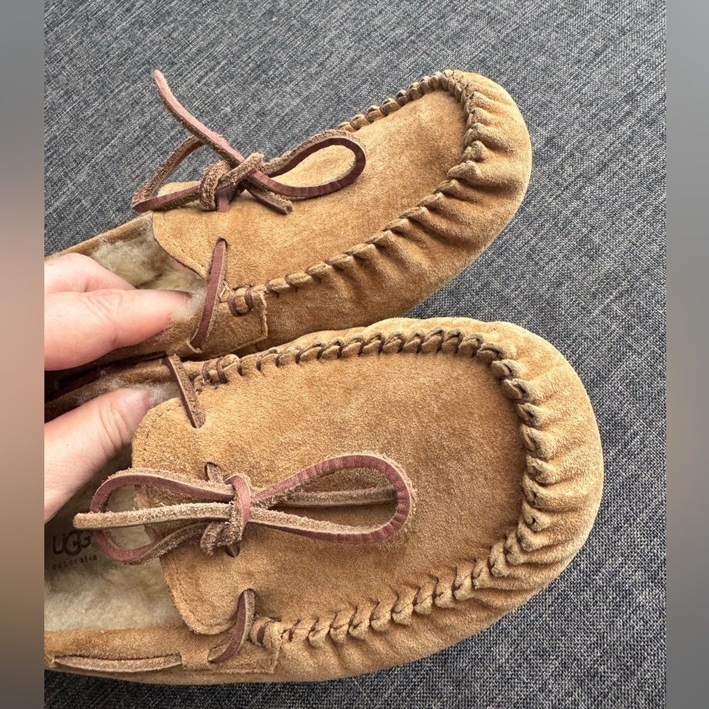 UGG Shearling Moccasin Slippers Loafers Flats Size 8 Dakota - Picture 9 of 9